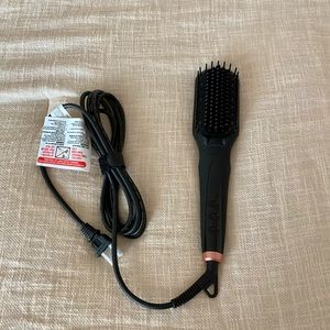 Amika hair straightener